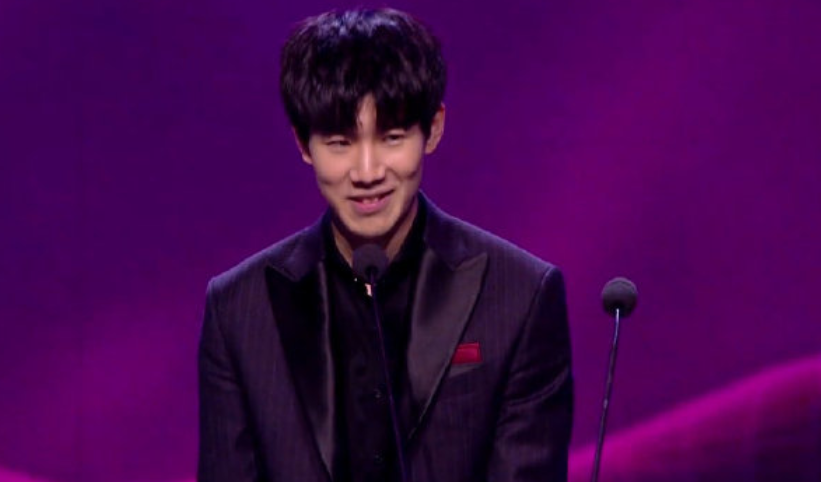 小吕布队安全了！Smash Kaisa表现出色， Oner 撑起双钳， T1 赢得了第一场比赛