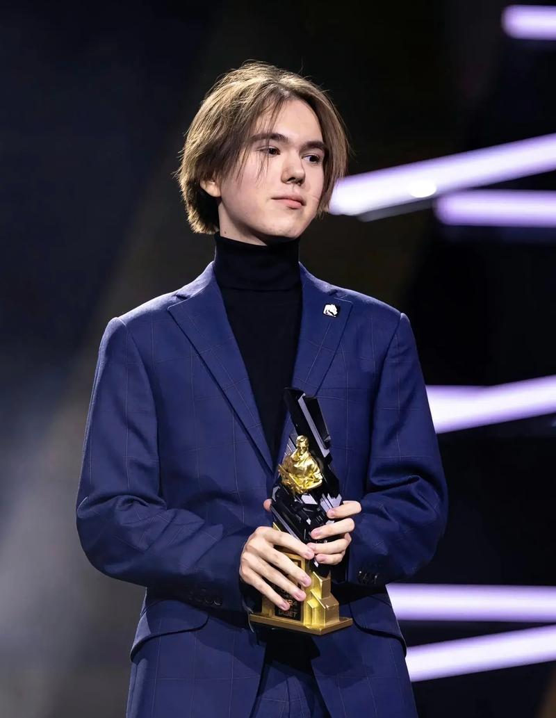 yuurih ：名字来源于加加林，FalleN快退役了